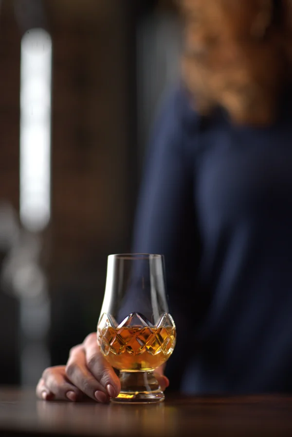 Glencairn Crystal Our simple yet classic Iona Decanter set is perfect for showing off your favourite malt while sharing a dram with friends and family. Our Iona decanter sets includes an uncut and hand polished crystal decanter with four <a href="https://glencairn.co.uk/product/glencairn-glass/">Glencairn Glasses</a> supplied in a luxurious gift box lined with black satin. <strong>Please note:</strong>  <strong>*Only the decanter will be engraved</strong>